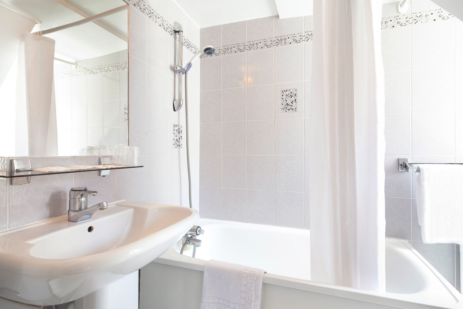 Bloc Ytong Pour Salle De Bain ~ chambres hotel 2 etoiles paris centre saint roch hotel paris 75001 Bloc Ytong Pour Salle De Bain ~ chambres hotel 2 etoiles paris centre saint roch hotel paris 75001